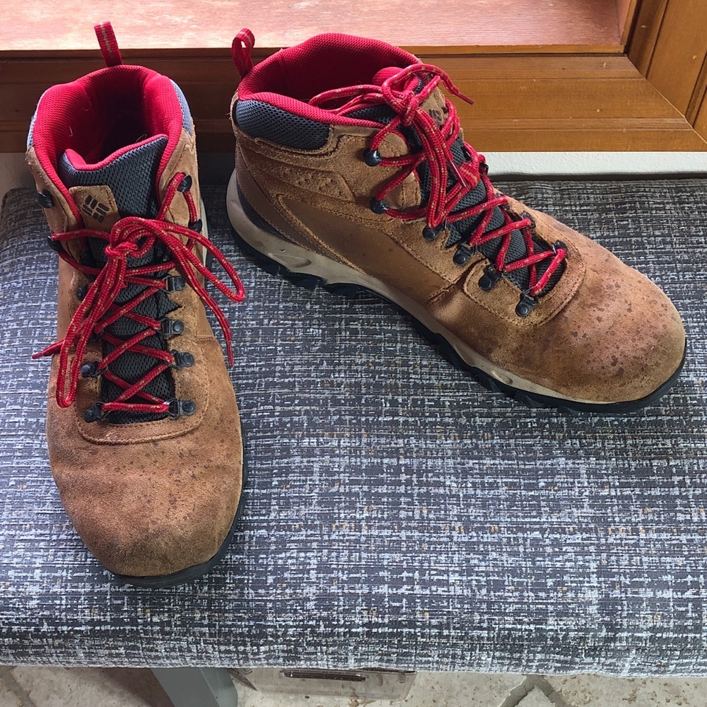 Columbia Brown Suede Hiking Boots with Red Accents